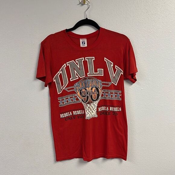 Vintage Logo 7 Men's UNLV Champions NCAA Running Rebels‎ T-Shirt Red Size Small - Picture 1 of 5